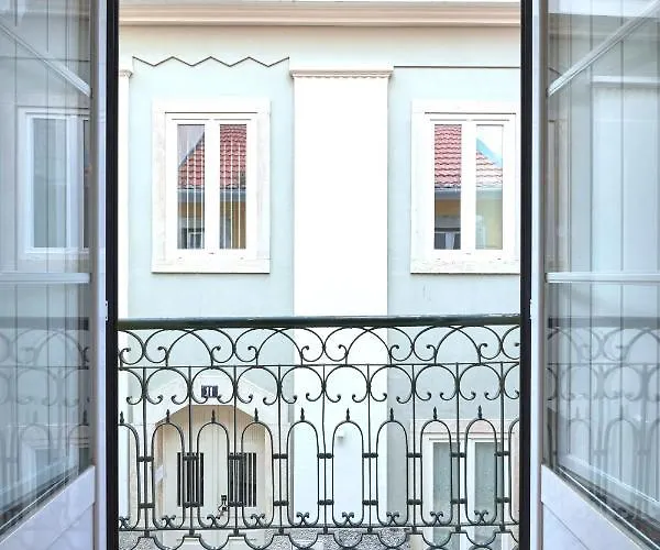 Idyllic With Amazing Courtyard, By Timecooler Διαμέρισμα