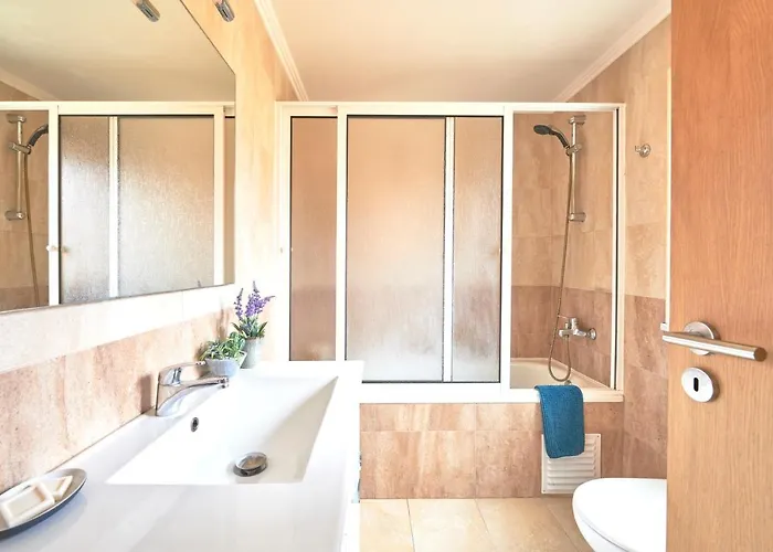 Διαμέρισμα Idyllic With Amazing Courtyard, By Timecooler