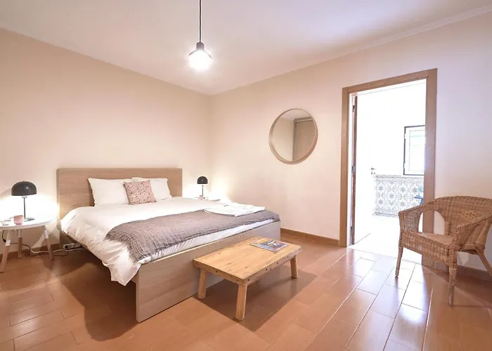 Διαμέρισμα Idyllic With Amazing Courtyard, By Timecooler