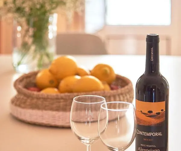 Διαμέρισμα Idyllic With Amazing Courtyard, By Timecooler