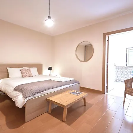 דירה Idyllic With Amazing Courtyard, By Timecooler