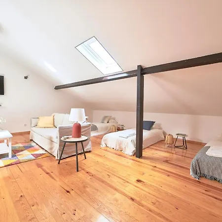 Idyllic With Amazing Courtyard, By Timecooler * ליסבון